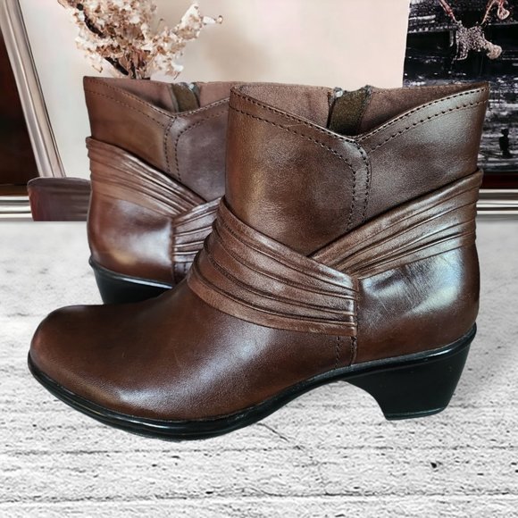 NIB CLARK'S "WISH MOOD" Brown Leather Ankle Boots IN BOX Size 7 - Picture 5 of 12